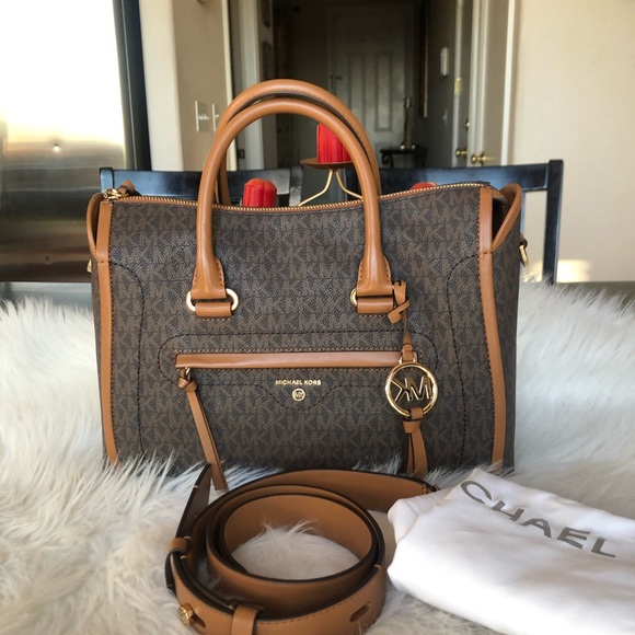 Michael Kors Carine - Picture 3 of 6